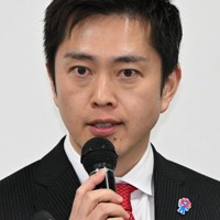 出直し選挙について記者会見する吉村洋文大阪府知事＝大阪市中央区で2026年1月15日午後9時29分、大西岳彦撮影