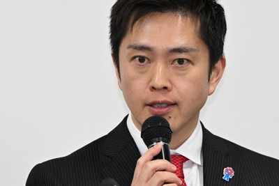 出直し選挙について記者会見する吉村洋文大阪府知事＝大阪市中央区で2026年1月15日午後9時29分、大西岳彦撮影