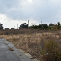 能登半島地震の被災地。住宅街では公費解体が進み、更地が広がる＝石川県珠洲市で2025年12月8日、砂押健太撮影