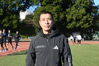 八千代松陰高校陸上競技部の元顧問、大塚正人さん＝千葉県八千代市の八千代松陰高校で2026年1月4日、高橋晃一撮影