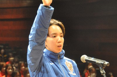 選手宣誓をする神村学園の瀬戸口凜＝北九州市小倉北区で2026年1月17日、角田直哉撮影