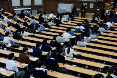 大学入学共通テストに臨む受験生ら＝東京都文京区で2026年1月17日午前9時6分、滝川大貴撮影