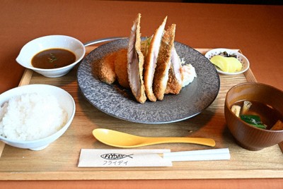 アジフライ定食。味付けは塩、自家製タルタルソース、しょうゆ、ソースから自由に選べる＝千葉県市原市で2025年12月11日、宮田哲撮影