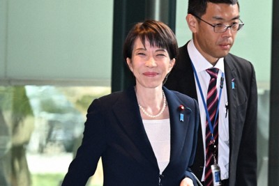 首相官邸に入る高市早苗首相＝首相官邸で2026年1月19日午前11時53分、平田明浩撮影