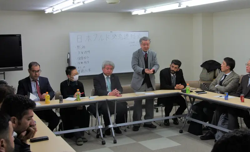 日本庫德交流聯絡會成立大會上致詞的民族派團體「一水會」代表木村三浩先生。正面左端是瓦卡斯・喬拉克先生＝埼玉縣川口市於2024年1月21日，吉井理記攝影