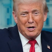 トランプ米大統領＝20日、ワシントンのホワイトハウス（AP＝共同）