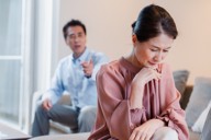 離婚を決意する理由は男女で異なるようだ。女性の場合、モラハラや生活費を渡さないなどのDV被害を訴えるケースも多い（写真はイメージ）＝ゲッティ