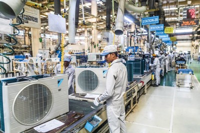 空調大手のダイキンはインドで生産したエアコンを中東やアフリカに輸出している。写真はラジャスタン州にあるダイキンのエアコン工場（Bloomberg）