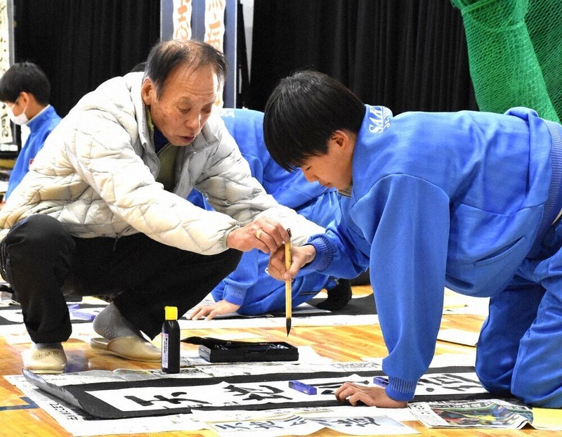 ぐんまの書：新年書き初め 筆運び指導 ／群馬 | 毎日新聞