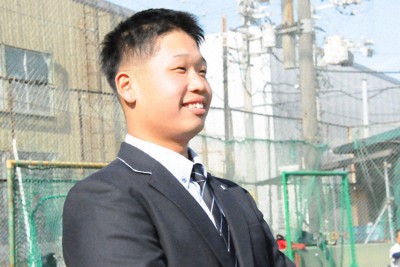 ロングインタビューで高校野球を振り返った竹本歩夢選手＝大阪府柏原市の東大阪大柏原高で2025年12月10日、村上正撮影