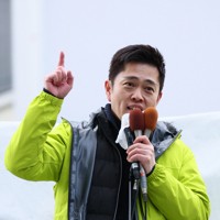 大阪府知事選が告示され、第一声を上げる吉村洋文氏＝大阪市中央区で2026年1月22日午前10時28分、長澤凜太郎撮影