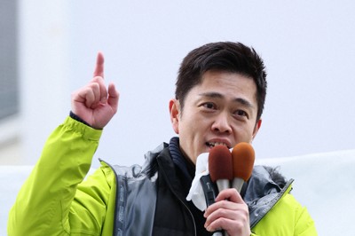 大阪府知事選が告示され、第一声を上げる吉村洋文氏＝大阪市中央区で2026年1月22日午前10時28分、長澤凜太郎撮影