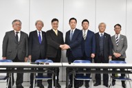 食料品の消費税ゼロ「今秋から」 中道公約、定年廃止や週休3日制も