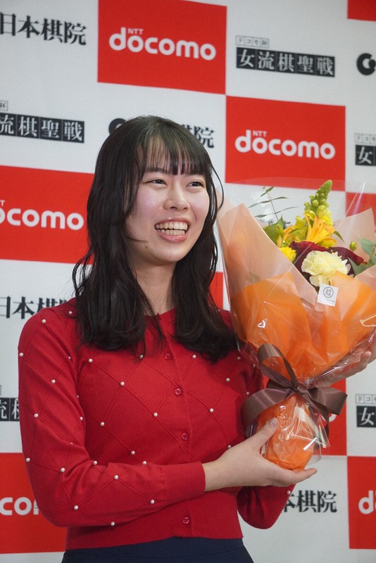 女流棋聖戦三番勝負を制して笑顔を見せる上野愛咲美新女流棋聖＝東京都千代田区の日本棋院で2026年1月22日、武内亮撮影