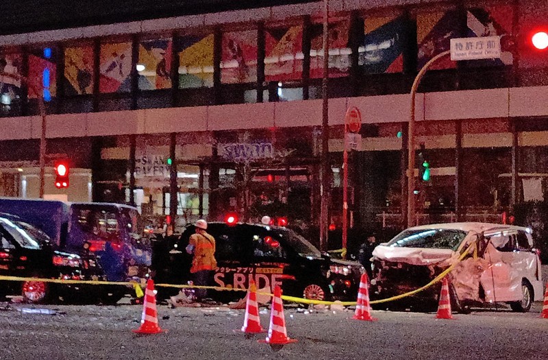 内閣府の公用車が赤信号無視か 男性1人死亡 東京・赤坂の多重事故