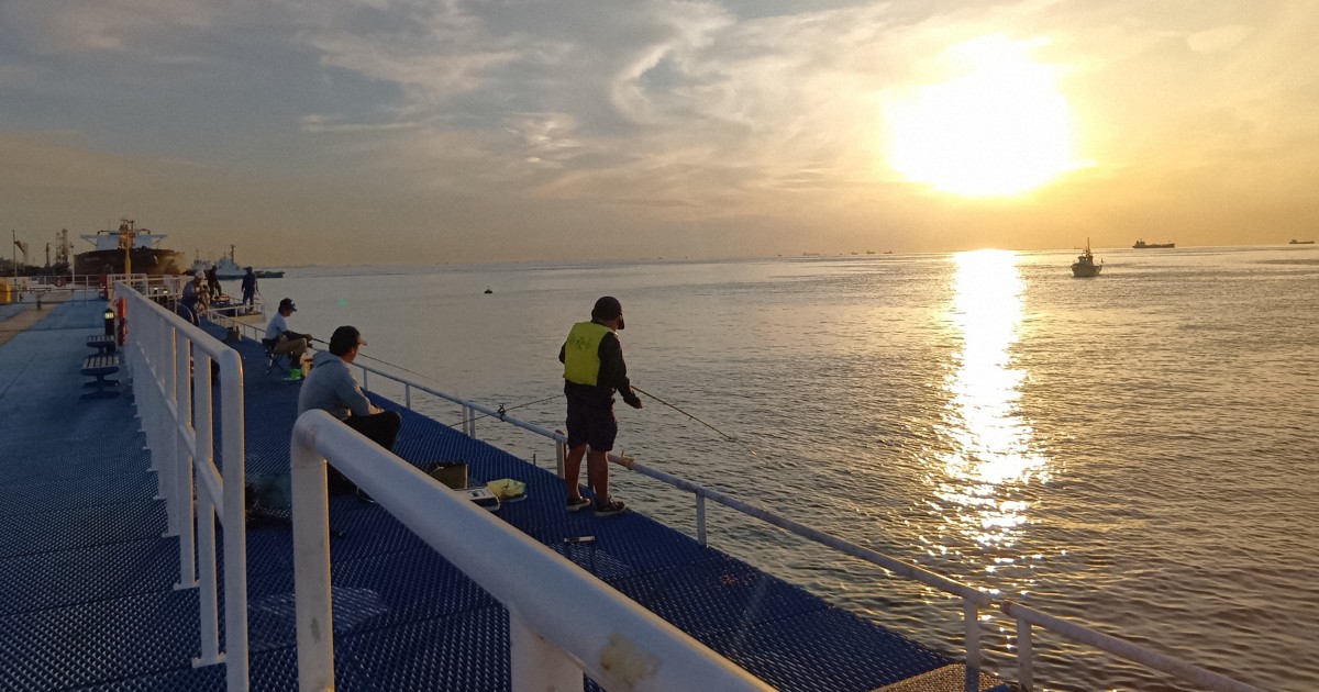 Budding anglers reel in the experience at Chiba Pref. fishing park