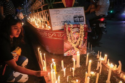 インドでは2012年のデリー集団女性暴行事件以降も深刻な事件が続いている（写真はインド・コルカタの大学病院で女性医師が暴行・殺害されたことに対する抗議集会、2024年8月）（NurPhoto/共同）