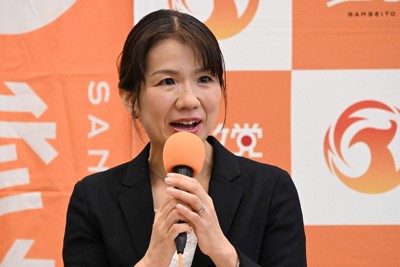 参政党の政調会長補佐に就任することが決まり発言する元自民党衆院議員の豊田真由子氏＝参院議員会館で2025年9月8日午後3時36分、平田明浩撮影