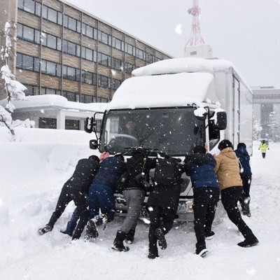 日本海側「ドカ雪」の背景に北極の温暖化 29～30日も大雪警戒 | 毎日新聞