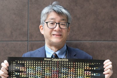 阪神タイガースの本塁打をテーマにカレンダーを作った大森正樹さん＝大阪市北区で2026年1月9日午前9時43分、前本麻有撮影