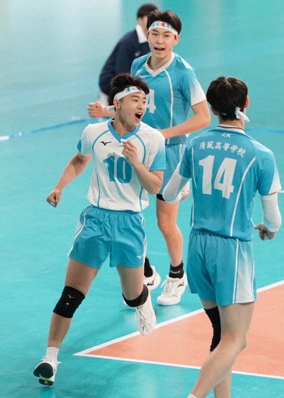 春高バレー準V清風、帰阪前に人助け 「さすがやな」と称賛の声 | 毎日新聞