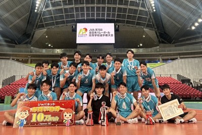 バレーボールの第78回全日本高校選手権で準優勝した男子の清風チーム＝東京体育館で2026年1月11日（山口誠監督提供）