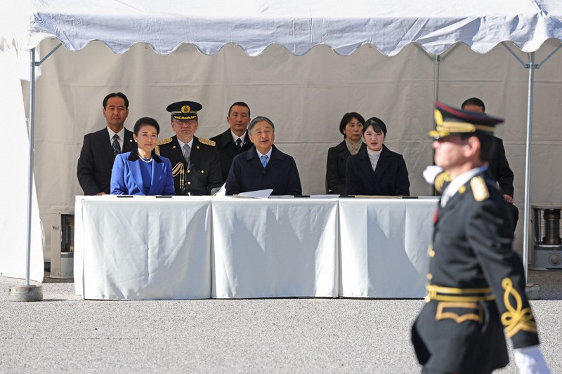豪華　十六紋菊　座布団 約66cm　皇室　近衛師団　皇宮警察　禁衛府　天台宗 天皇ご一家が皇宮警察の創立140周年記念年頭視閲式にご出席 [写真特集5