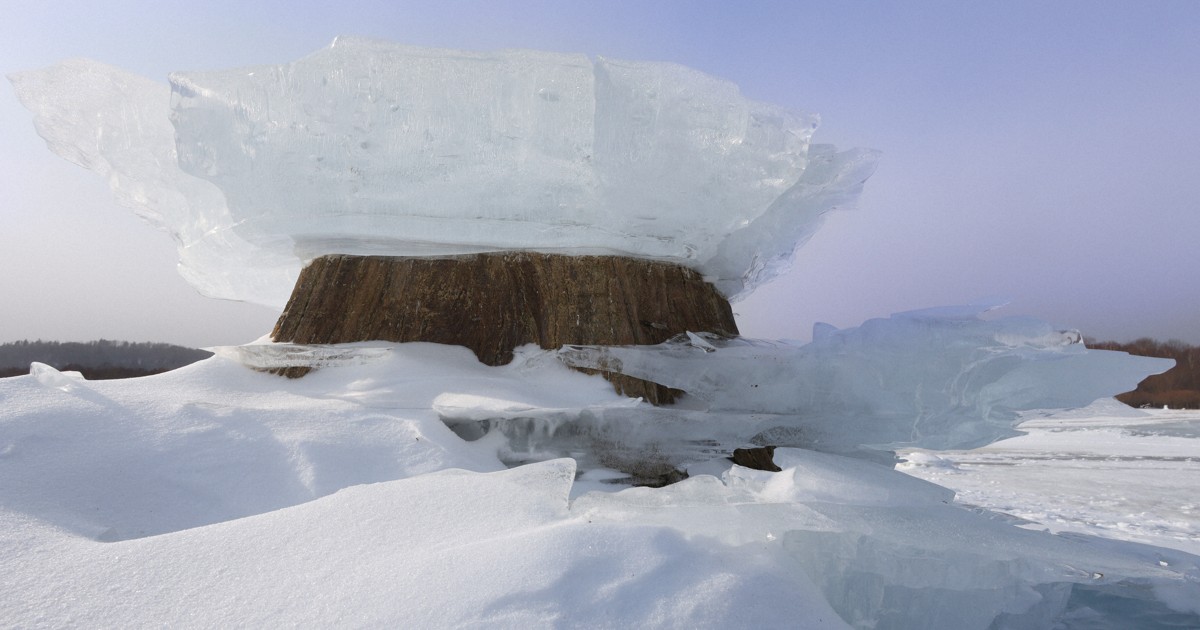 Easy Japanese news in translation: Unique 'mushroom ice' appears at lake in Hokkaido