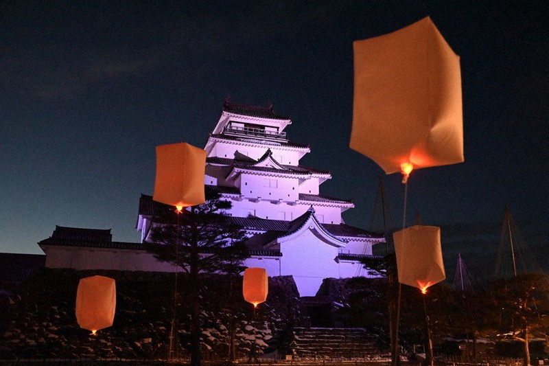 会津の冬、幻想的に 雪遊び、ランタン体験 きょうから鶴ケ城で初開催