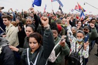 米国のベネズエラでの軍事作戦に抗議する市民＝キューバ・ハバナで2026年1月16日、ロイター