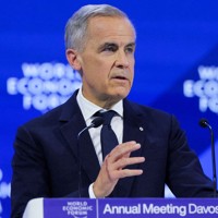 世界経済フォーラム年次総会で演説したカナダのカーニー首相＝スイス・ダボスで2026年1月20日、ロイター