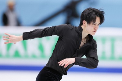 男子SPで演技する山本草太＝中国・北京の国家体育館で2026年1月24日、吉田航太撮影