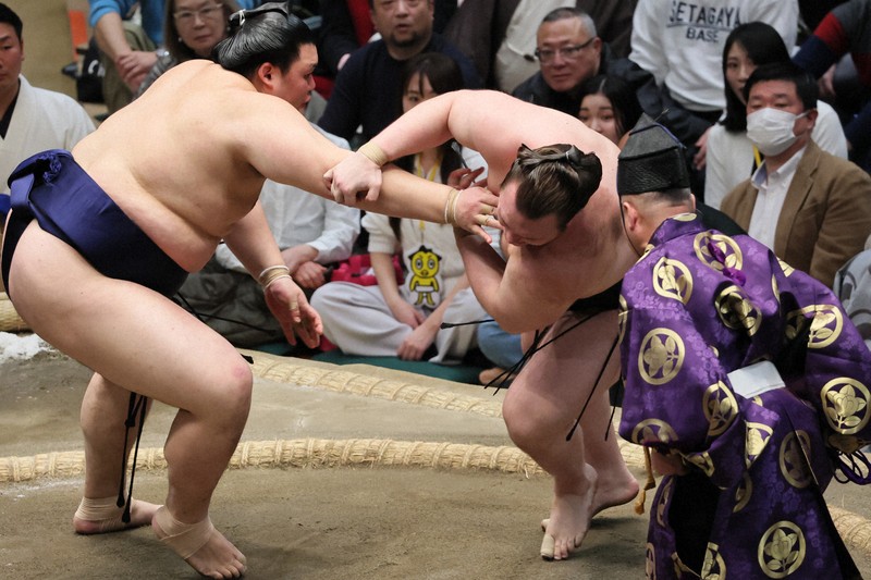安青錦敗れる 熱海富士と3敗で並び千秋楽へ 大相撲初場所14日目 [写真