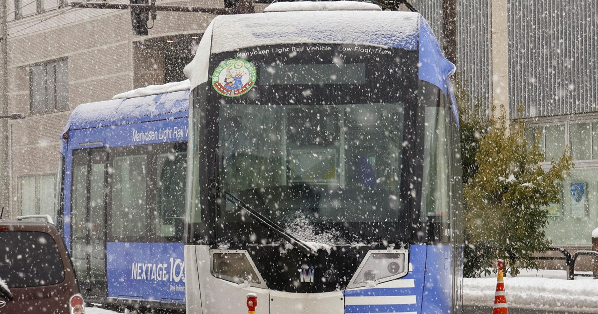 Snow continues on Sea of Japan coast, public warned of traffic disruption