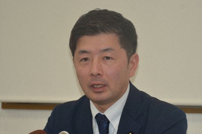 衆院選で福井2区から出馬を決めていた福井県議の山本建氏が一転、出馬辞退を決め、経緯を説明した＝福井県鯖江市で2026年1月24日午後2時27分、萱原健一撮影