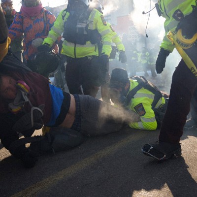 不法移民摘発の職員に男性市民が撃たれ死亡　米ミネアポリスで2人目