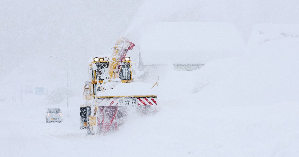 大雪による交通網への影響相次ぐ　高速道路通行止め、空の便も欠航