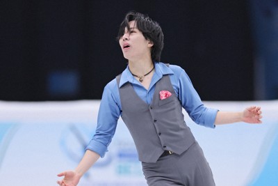 男子フリーで演技する三浦佳生＝中国・北京の国家体育館で2026年1月25日、吉田航太撮影