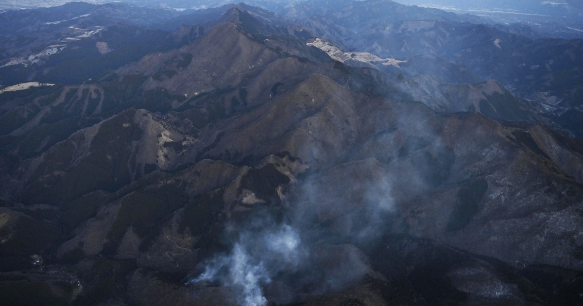 群馬で山林火災 県が自衛隊に災害派遣要請 [写真特集1/5] | 毎日新聞