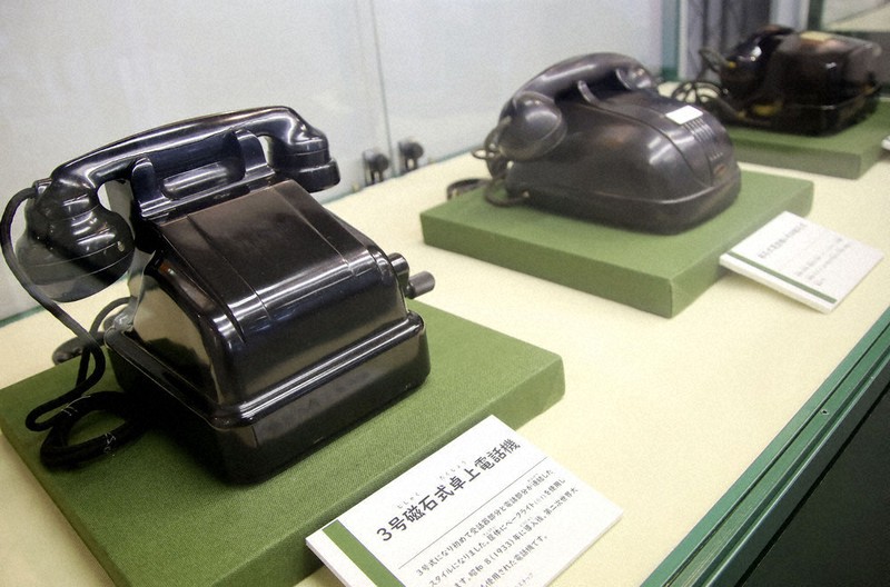 列島・北から南から 電話機の歴史紹介 | 毎日新聞