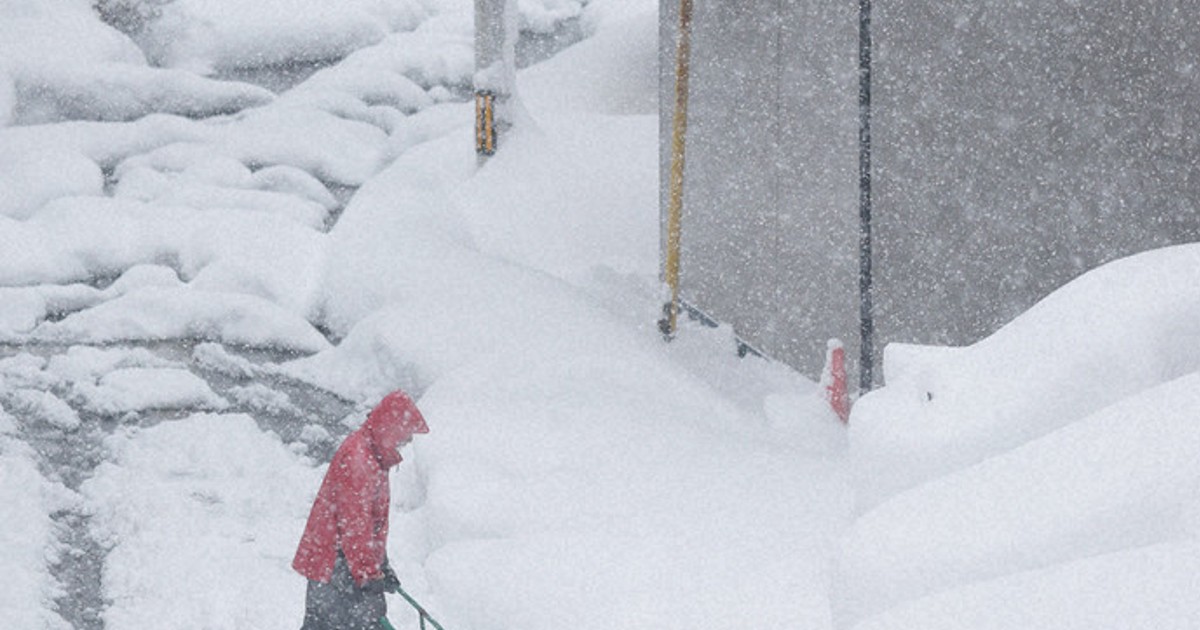 新潟で雪かき中の事故相次ぐ 死者計17人 積雪2メートル超えも | 毎日新聞