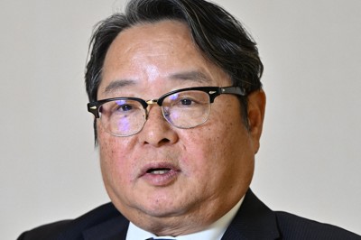 インタビューに答える九州経済連合会の池辺和弘会長＝福岡市中央区で2026年1月14日、北山夏帆撮影