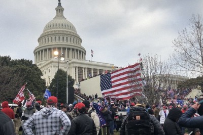 トランプ支持者らによる米連邦議会襲撃事件は、経済のグローバル化の副作用という側面もある＝米ワシントンで2021年1月6日、高本耕太撮影