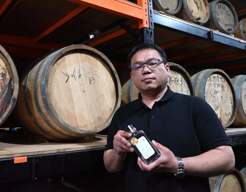 24色のペン：台湾で100年の歴史刻む米「吉野1号」から生まれた焼酎