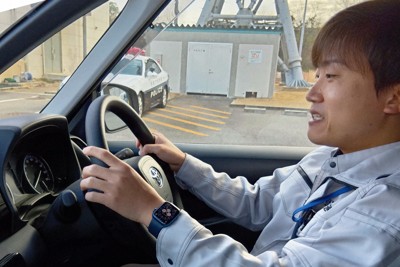 アクセルトレーニングの試走で、意識してゆっくり、じんわりと加速する本州四国連絡高速道路の社員＝愛媛県今治市で2026年1月26日、松倉展人撮影