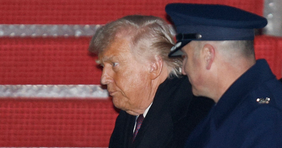 Trump, unbowed by backlash to Minneapolis shooting, blames Democrats for 'chaos'