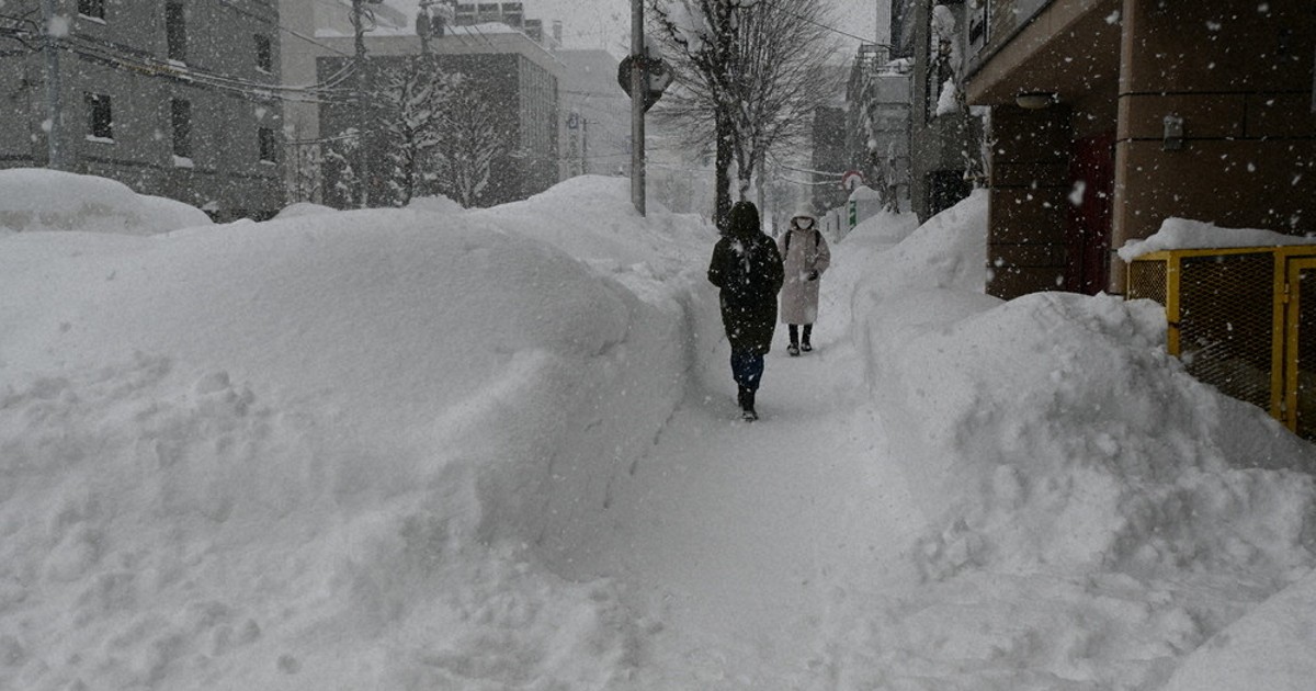 大雪、交通網に大打撃 札幌市内、車の立ち往生次々 道と市が対策本部