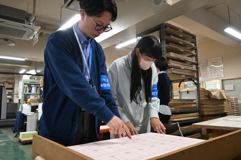 最悪のタイミング」 投票所入場券の遅れ、国のDX化も一因に | 毎日新聞