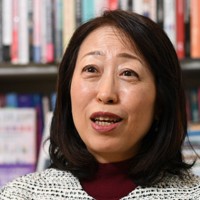 インタビューに答える上智大の三浦まり教授＝東京都千代田区で2026年1月22日、宮本明登撮影