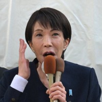 衆院選が公示され、第一声で支持を訴える自民党の高市早苗総裁＝東京都千代田区で2026年1月27日午前10時17分、渡部直樹撮影